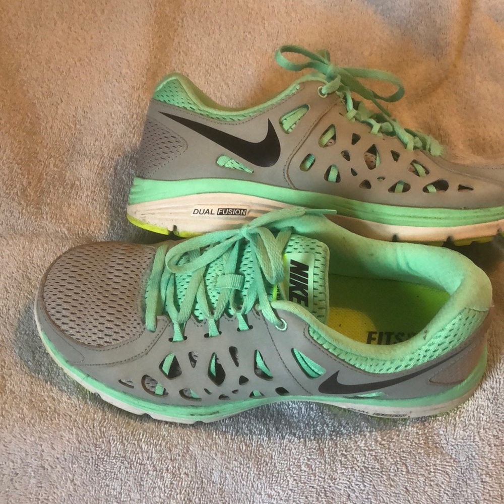 Nike Dual Fusion Sneakers